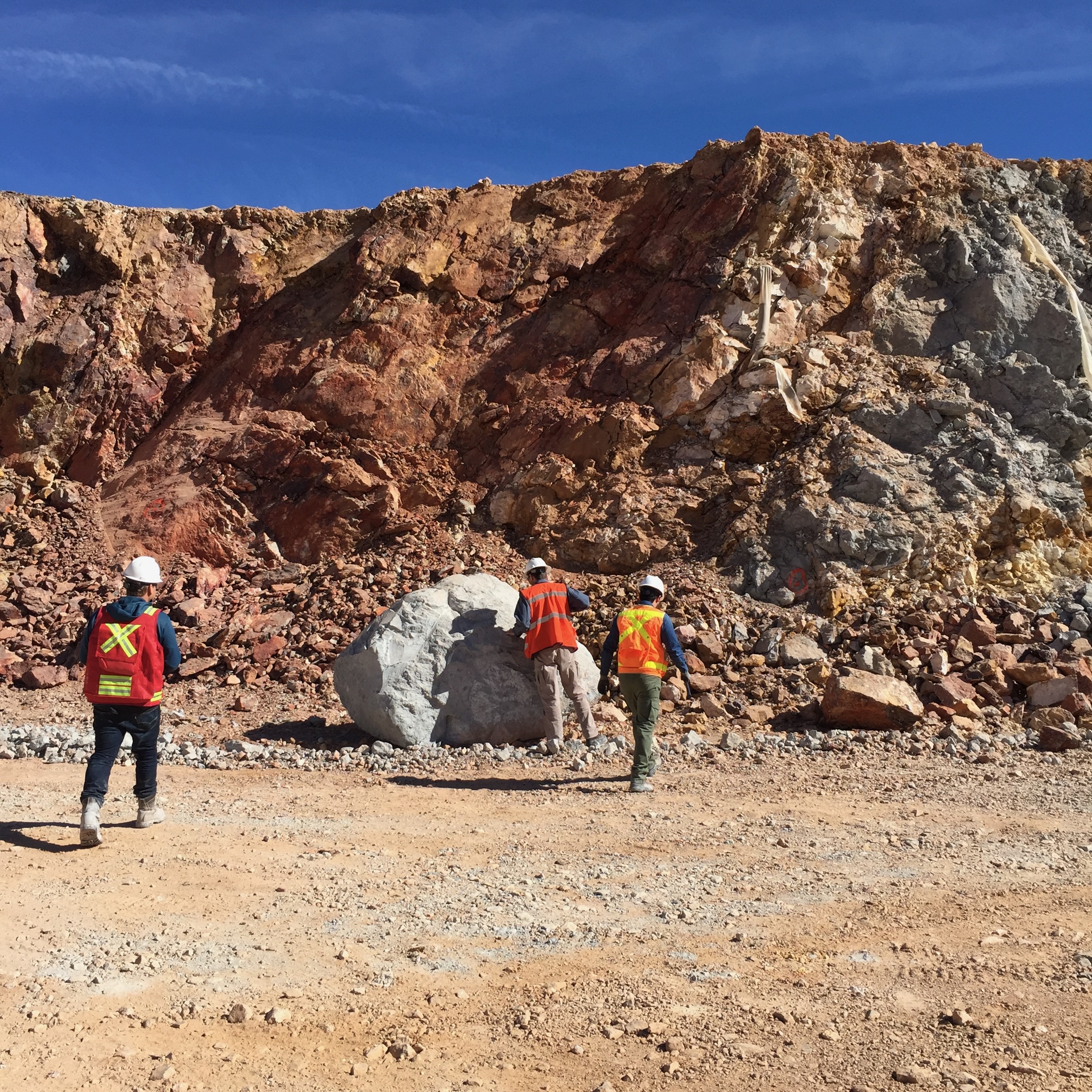 An example of anthropo-litho interactions at a gold mine in Mexico